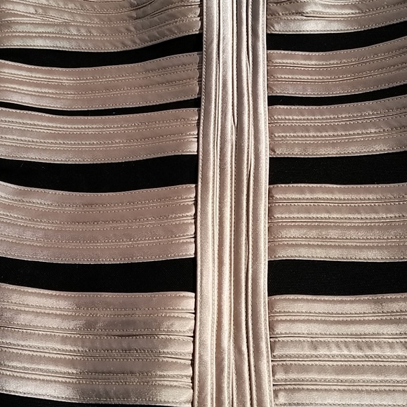 XSCAPE Gold and Black Dress Size 6 - Picture 8 of 8